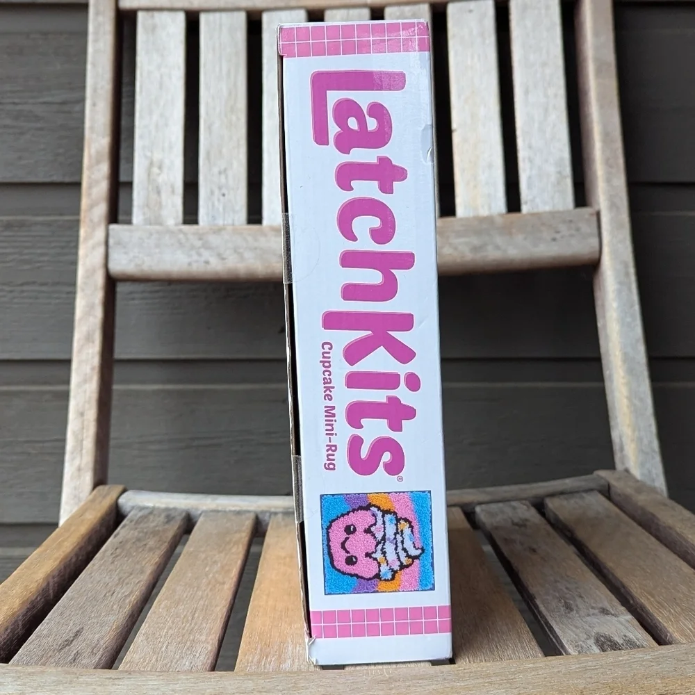 NEW LatchKits Cupcake Mini-Rug Craft Kit Pink Cupcake with Icing Sprinkles #1803